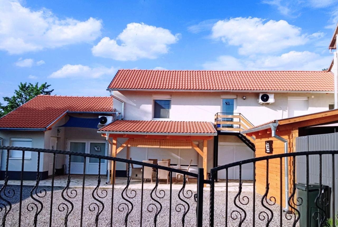 Csigaház Apartman Pécs Esterno foto