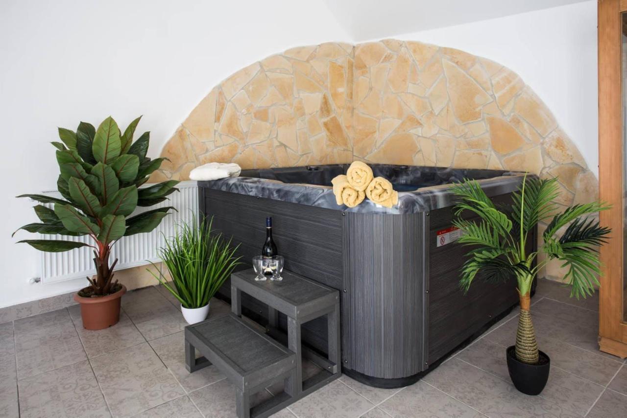 Csigaház Apartman Pécs Esterno foto