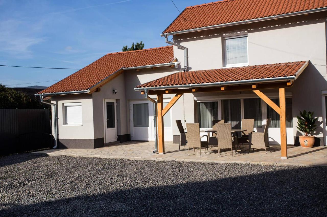 Csigaház Apartman Pécs Esterno foto